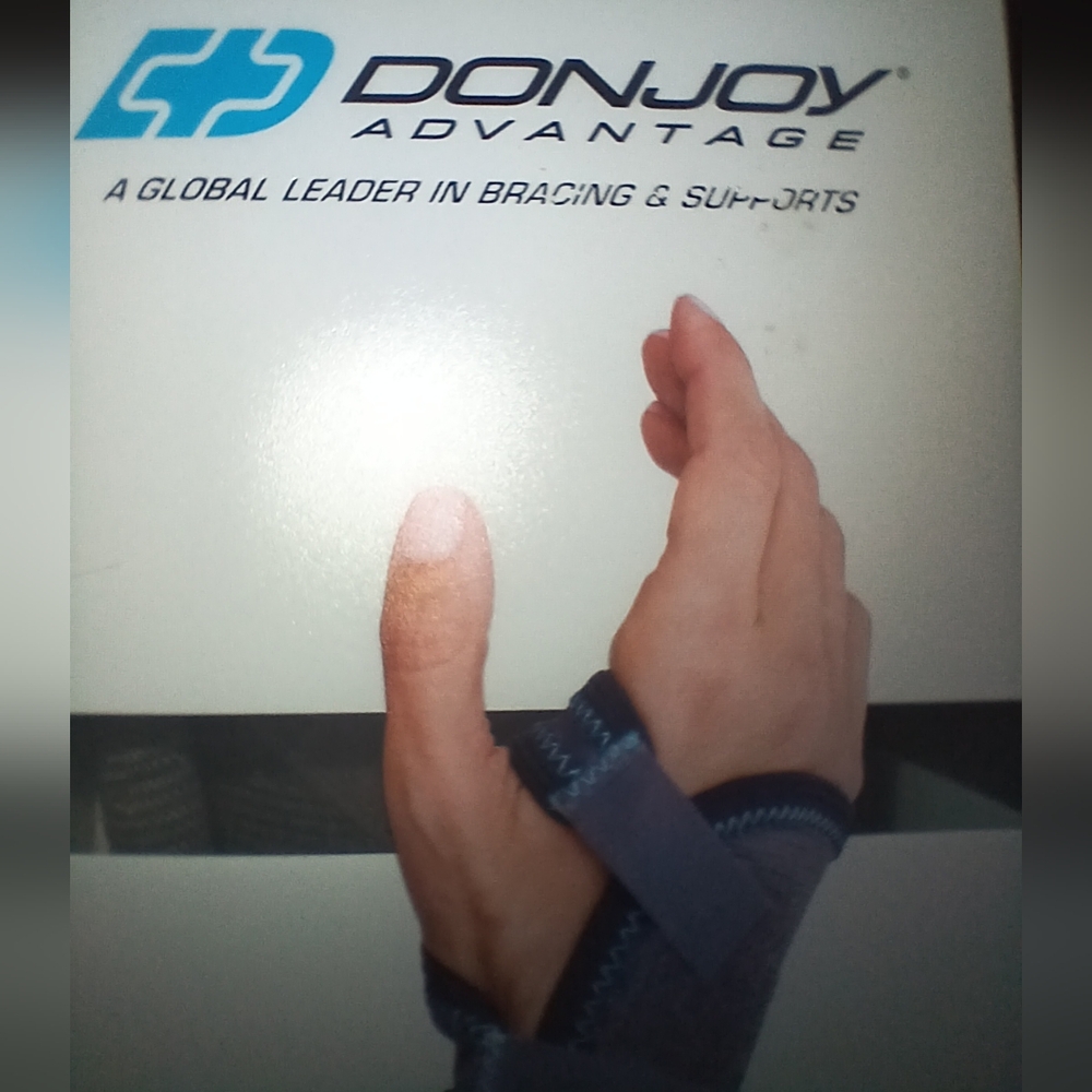 DonJoy Advantage Brace